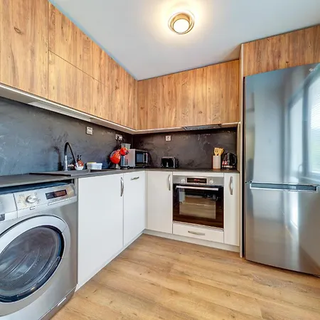 Apartment Rhodope Escape - Modern 1br With Balcony & Free Parking Smolyan