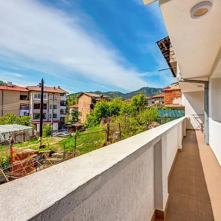 アパート Rhodope Escape Spacious 1Br, Mountain View & Free Parking スモーリャン