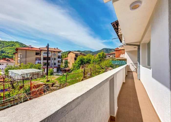 Apartman Rhodope Escape - Modern 1br With Balcony & Free Parking Szmoljan